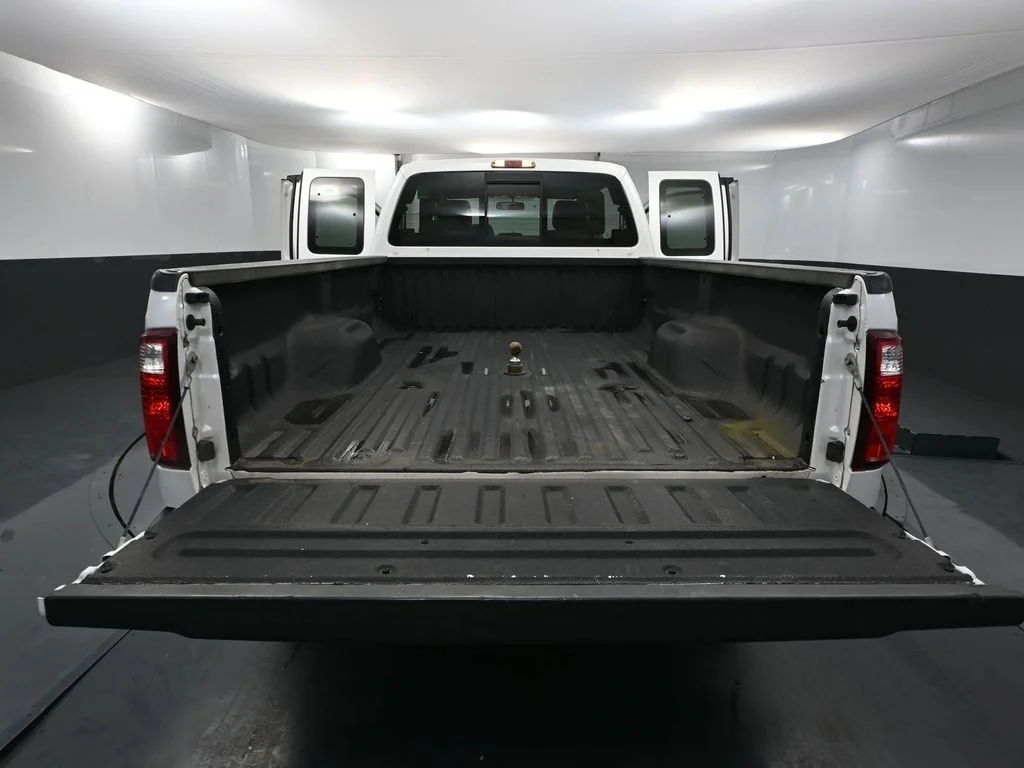Used 2015 White Ford Lariat image 32