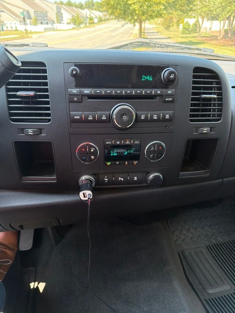 Used 2011 Black Chevrolet LT image 9