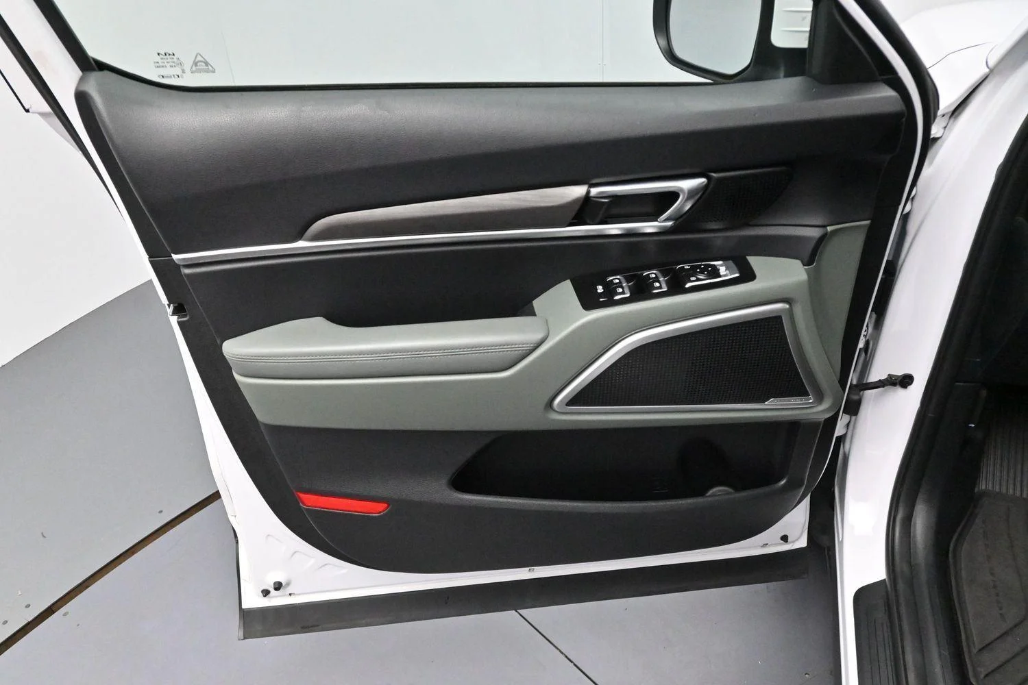 Used 2023 Glacial White Pearl Kia EX X-Line image 13