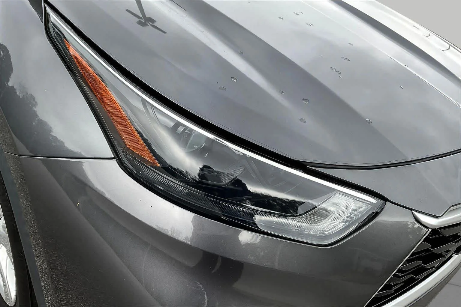Used 2022 Magnetic Gray Metallic Toyota L image 27