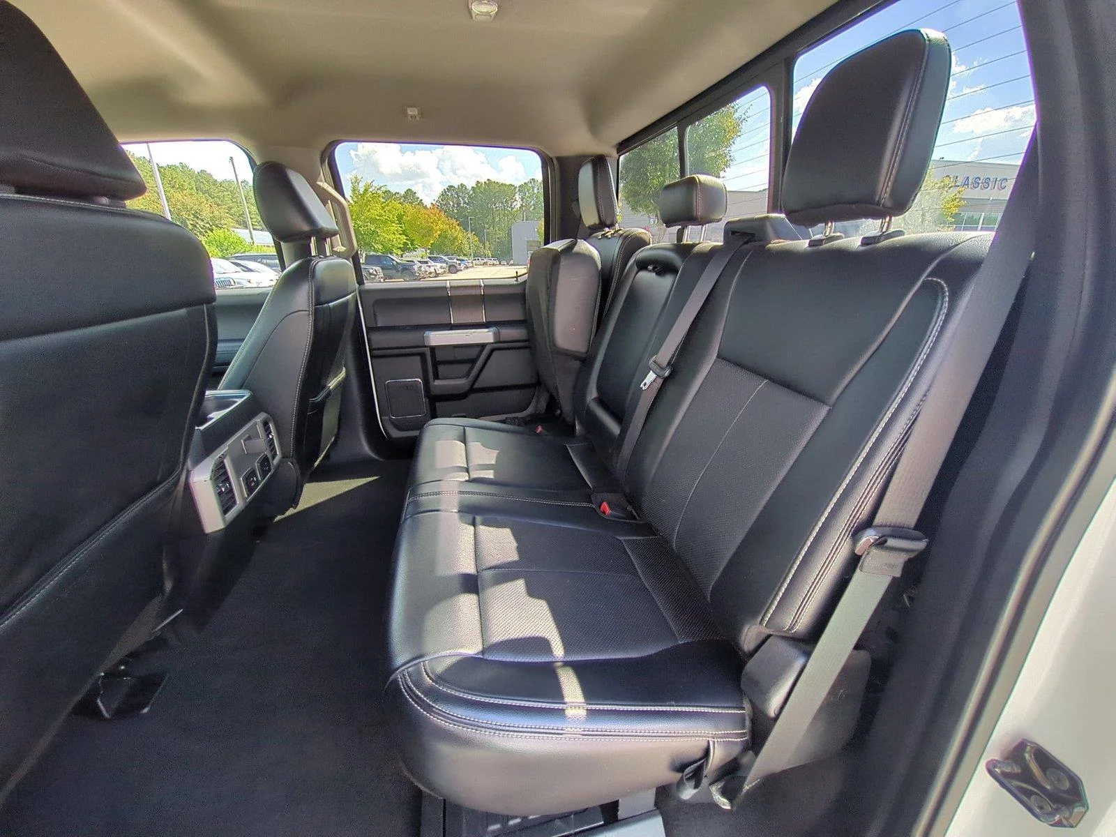 Used 2021 Oxford White Ford Lariat image 31