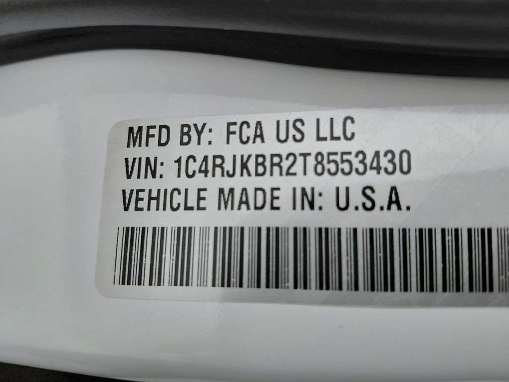 New 2026 Bright White Clear-Coat Exterior Paint Jeep Limited image 23