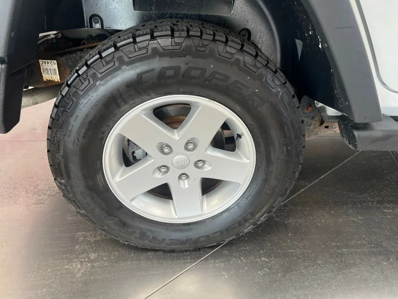 Used 2014 White Jeep Unlimited Sport image 9