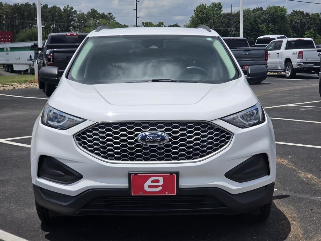 Used 2023 Oxford White Ford SE image 14