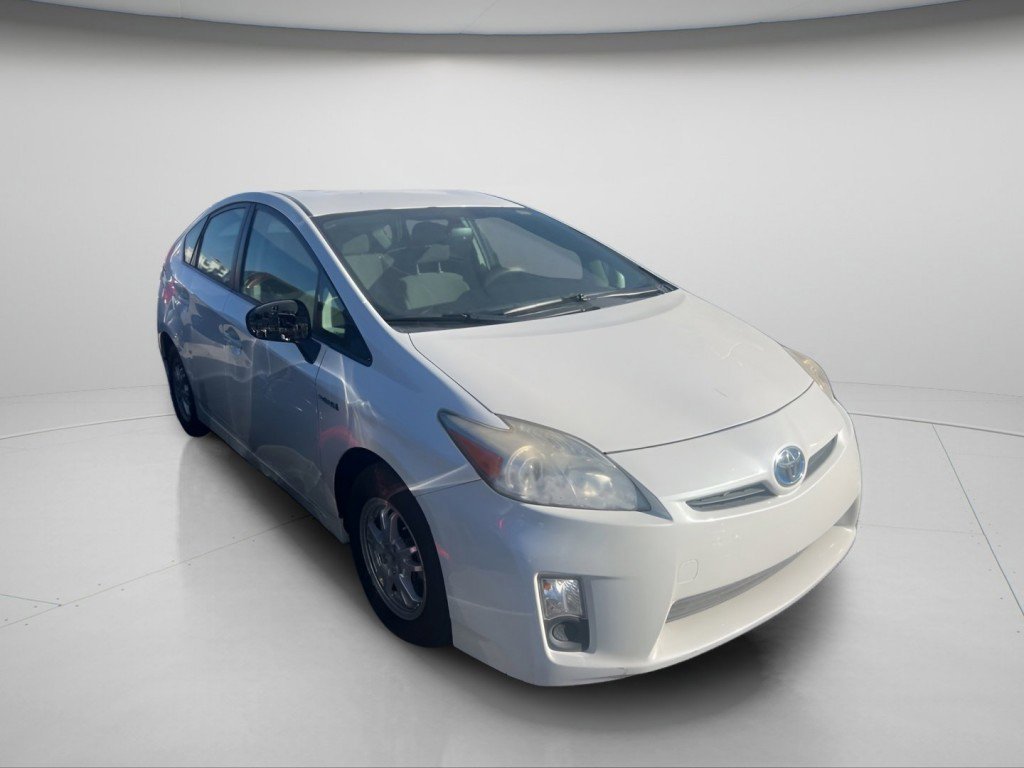 Used 2010 White Toyota V image 25