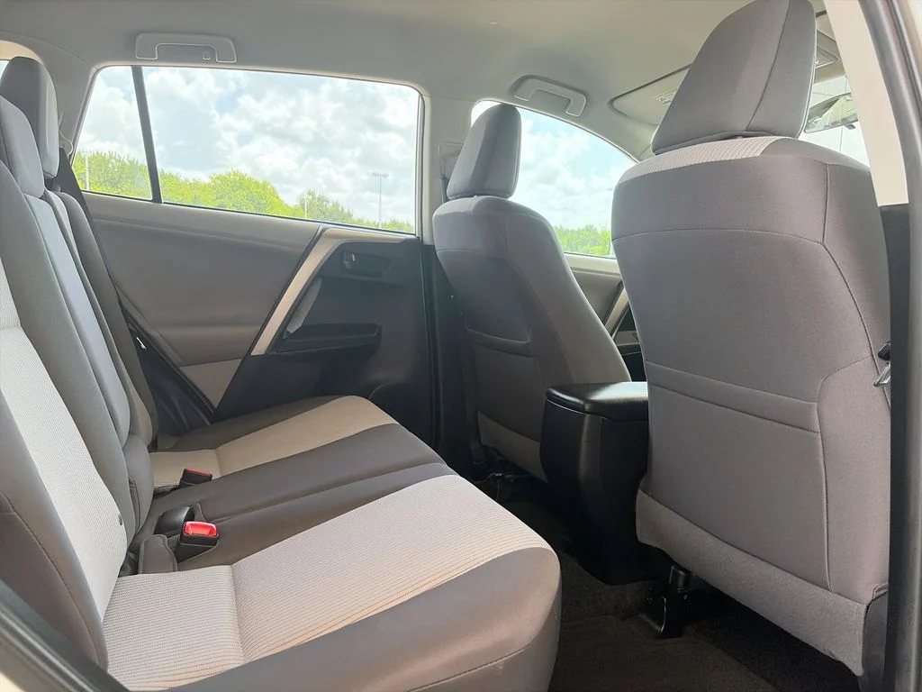 Used 2013 White Toyota LE image 28