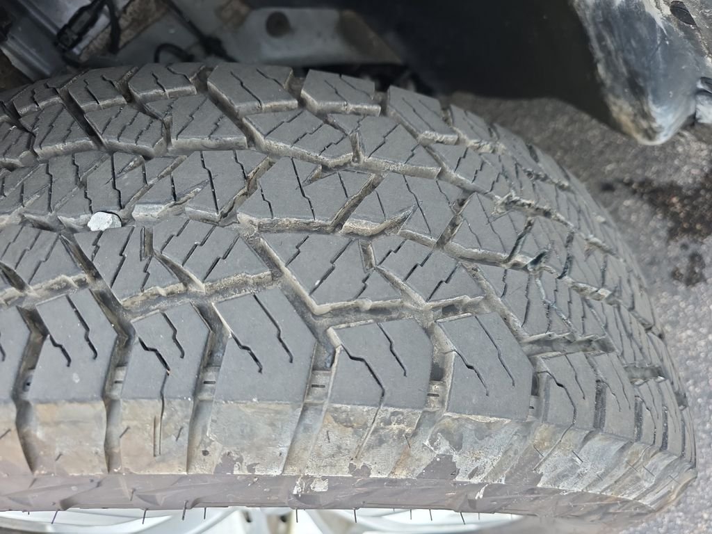 Used 2019 Billet Silver Metallic Jeep Latitude image 24