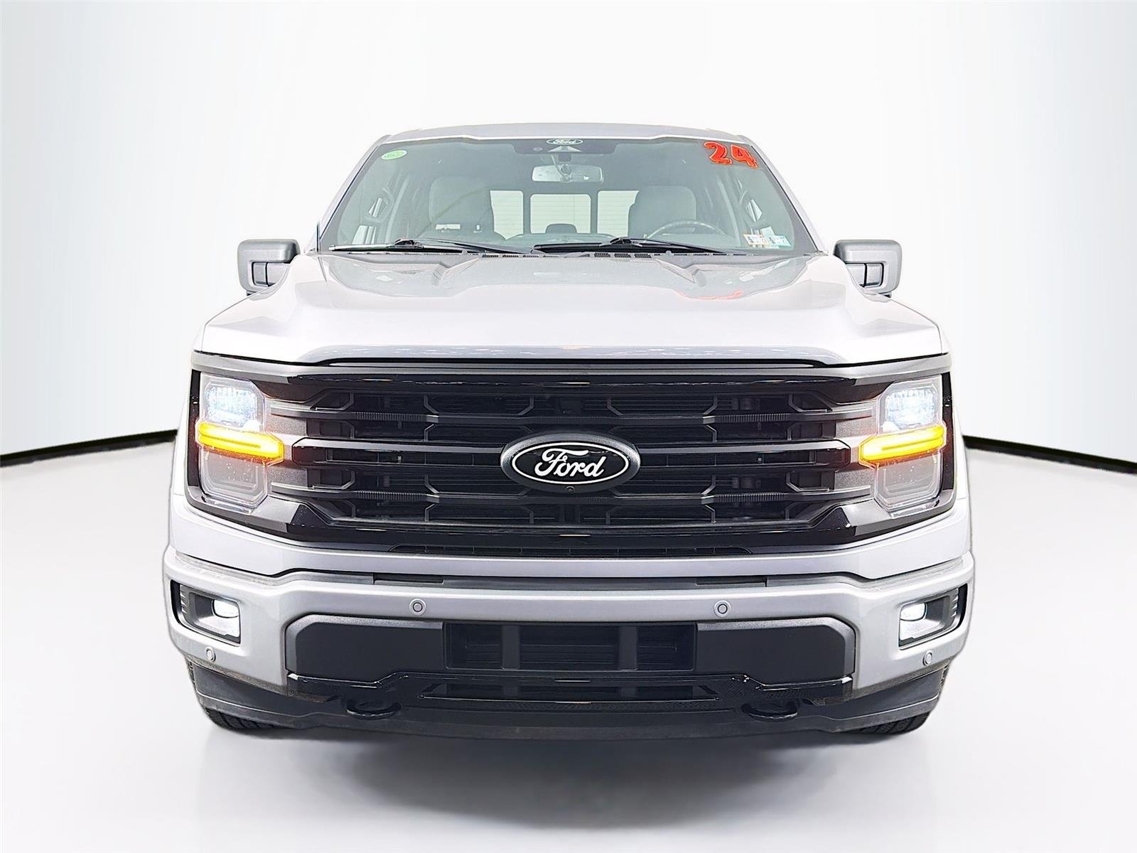 Used 2024 Iconic Silver Ford XLT image 2