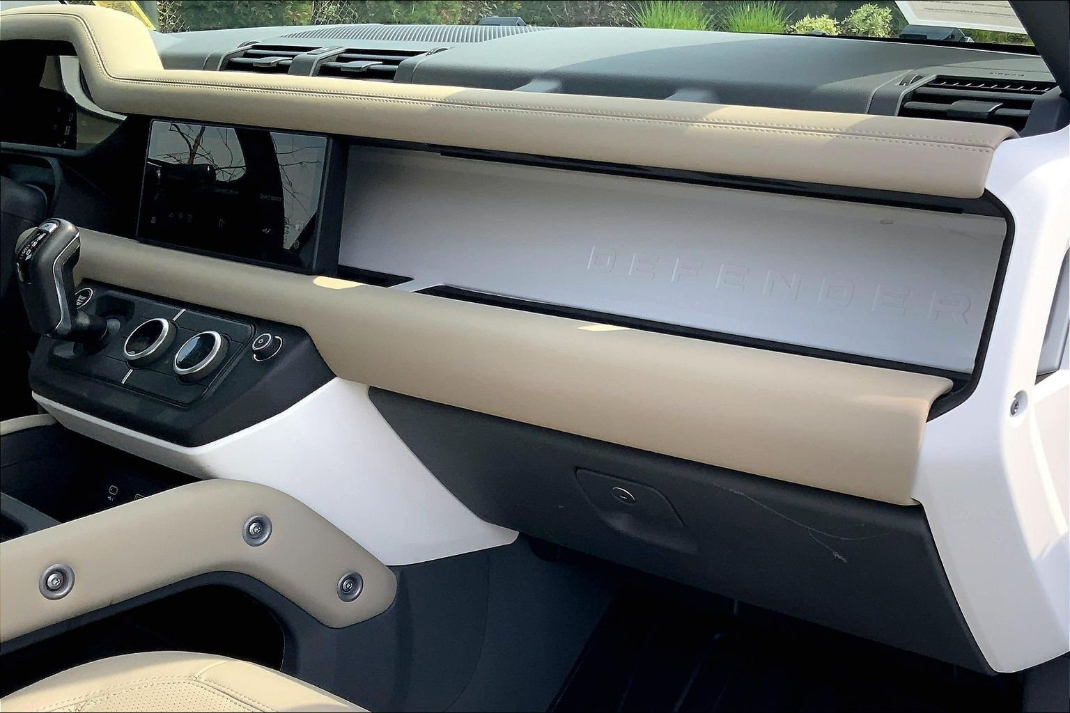 Used 2024 Fuji White Land Rover S image 18