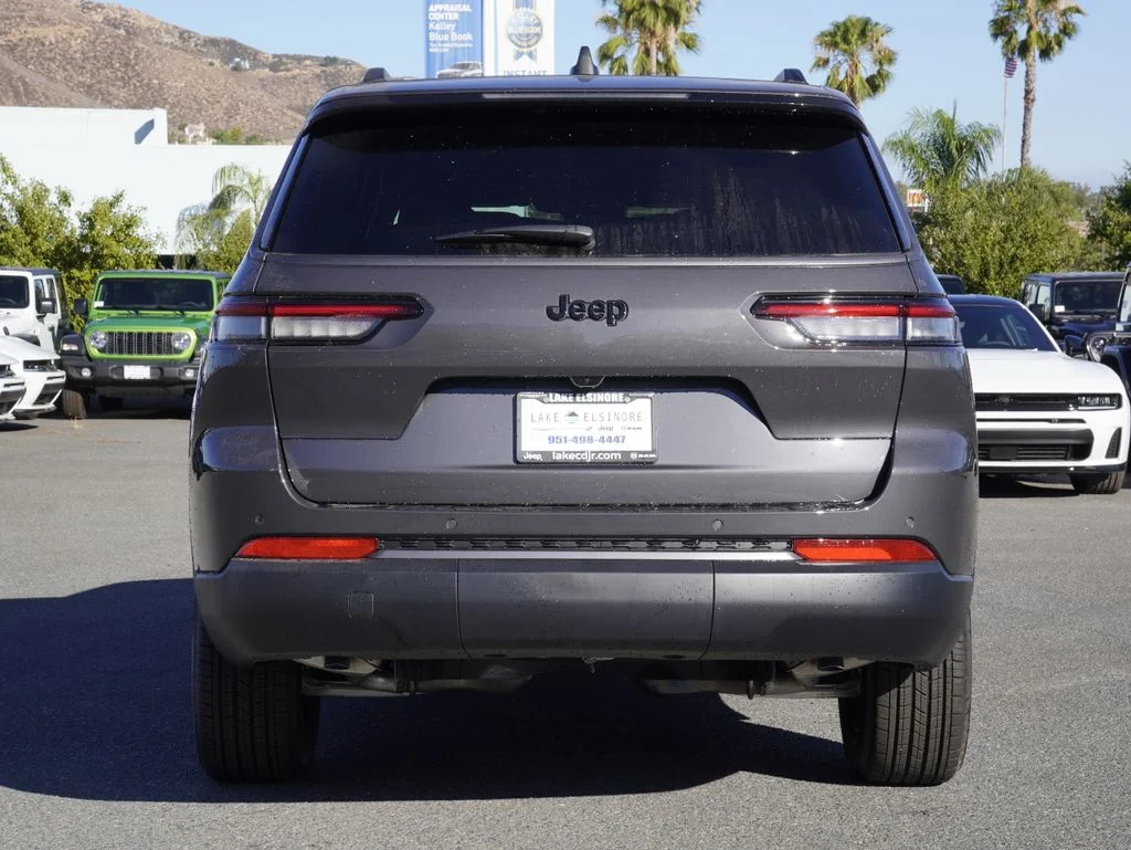 New 2026 Baltic Gray Metallic Clearcoat Jeep Altitude image 4