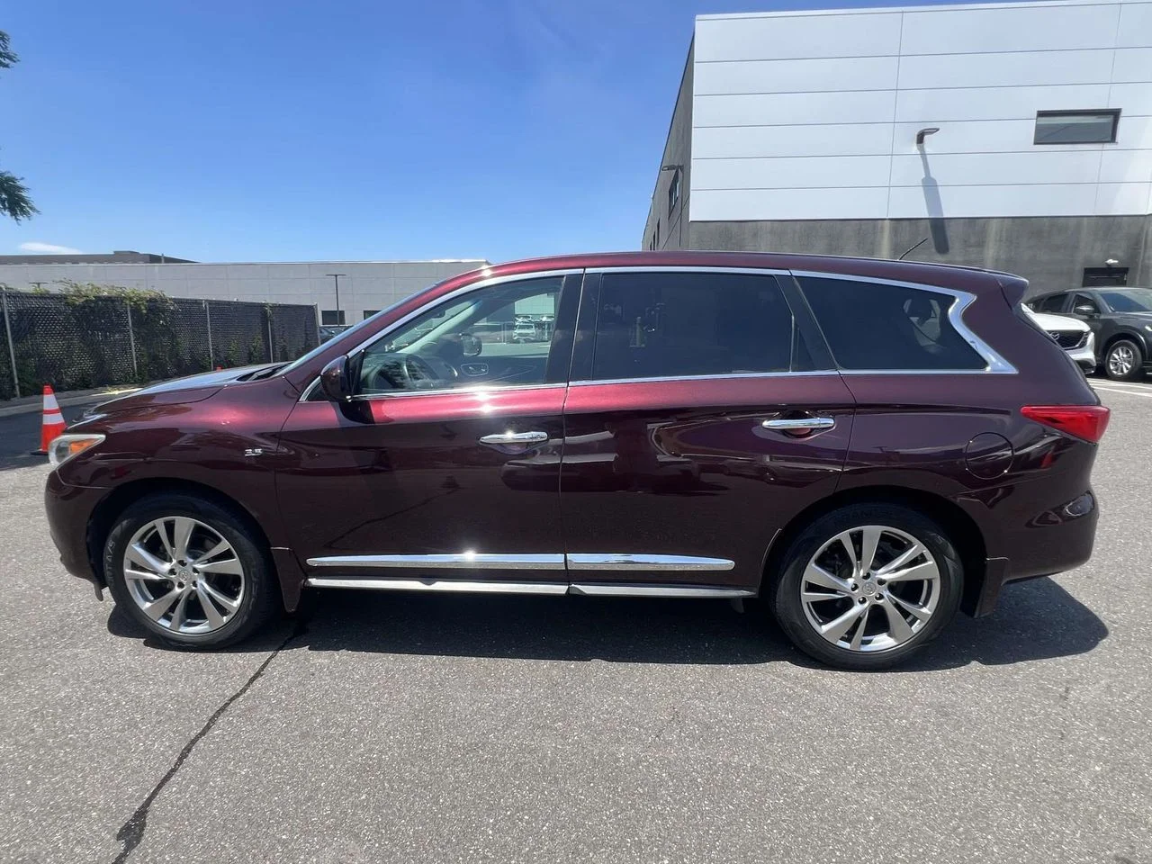 Used 2014 Midnight Garnet INFINITI Base image 4