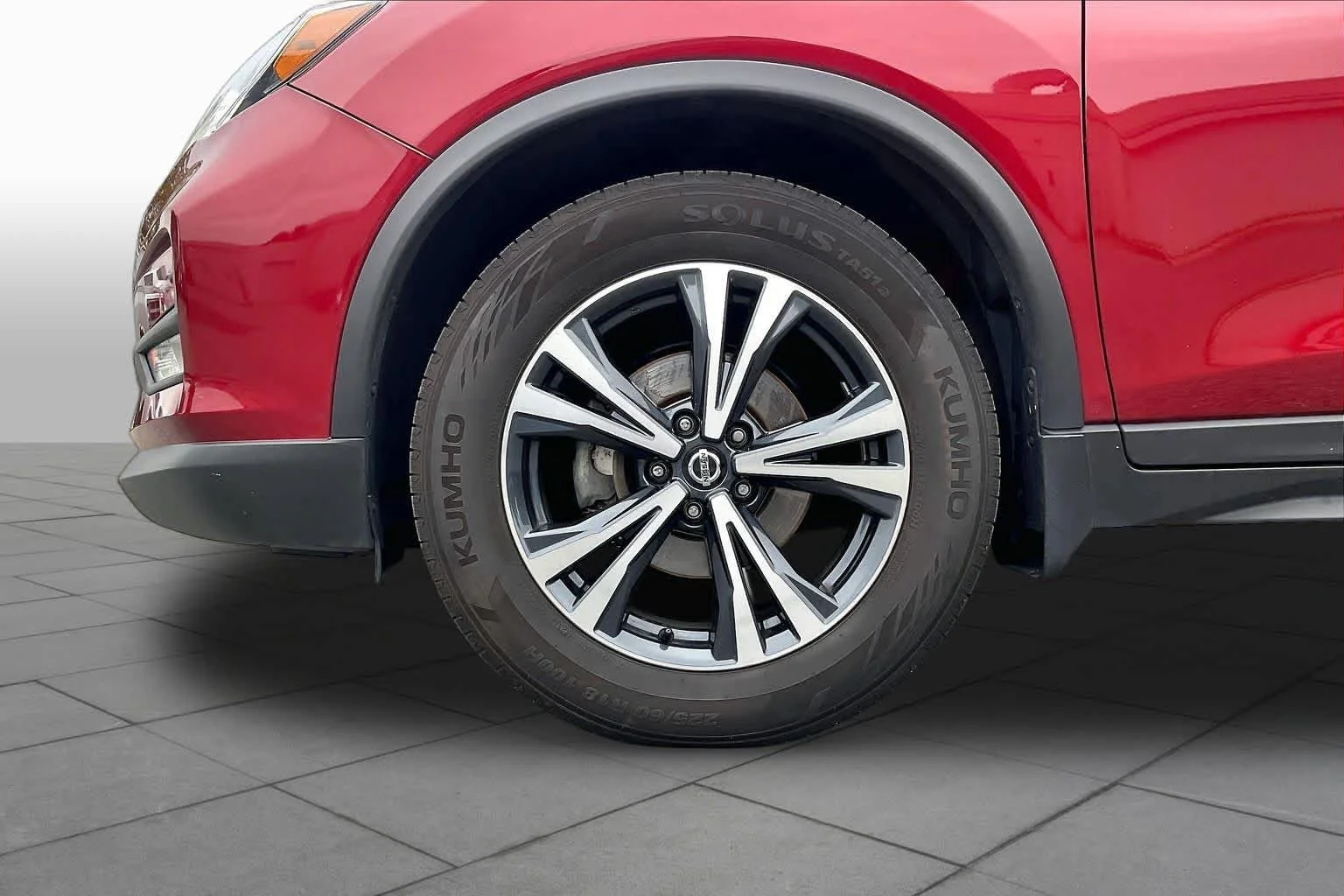 Used 2020 Scarlet Ember Tintcoat Nissan SV image 10