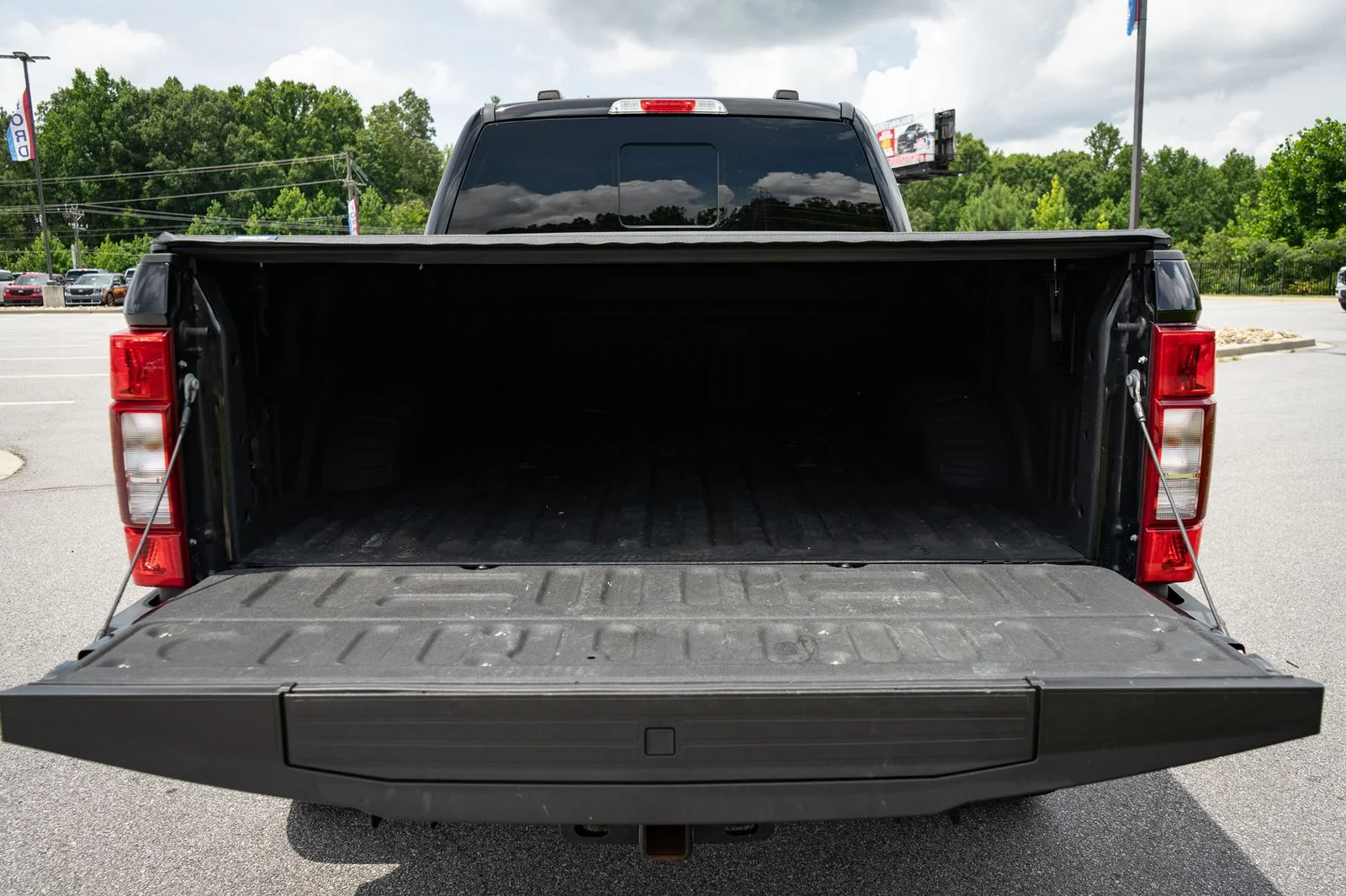 Used 2022 Black Metallic Ford Lariat image 9