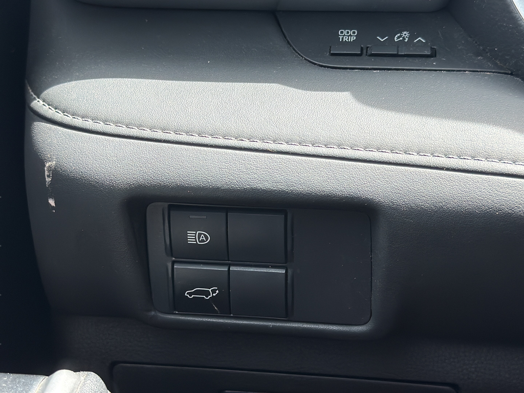 Used 2021  Toyota XLE image 29