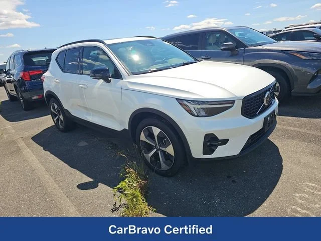 Used 2023  Volvo Ultimate Dark Theme image 1