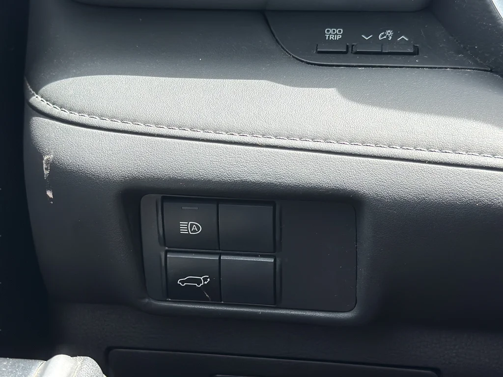 Used 2021  Toyota XLE image 19