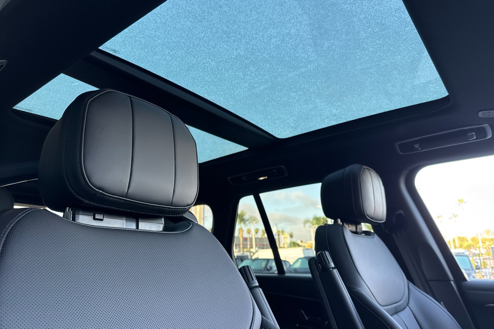 New 2026 Fuji White Land Rover SE image 18