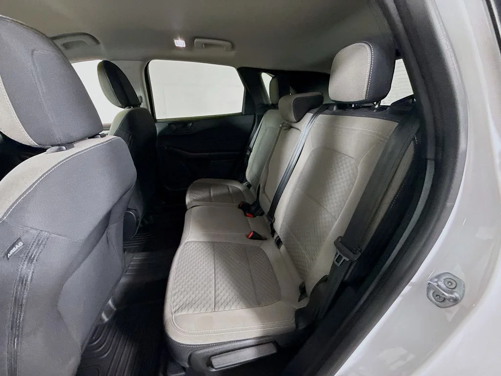 Used 2022 Oxford White Ford SE image 6