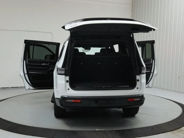 2026 Jeep Grand Wagoneer Summit Obsidian - Photo 15