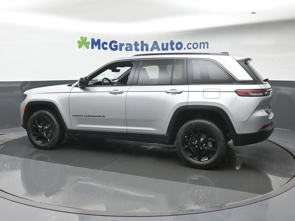 New 2026 Silver Zynith Jeep Altitude image 24