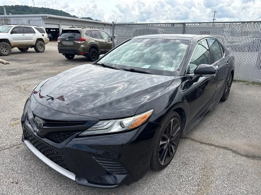 Used 2018 Black Toyota XSE V6 image 34