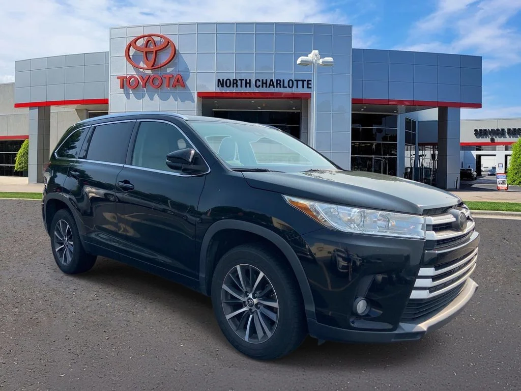 Used 2018 Black Toyota XLE image 1