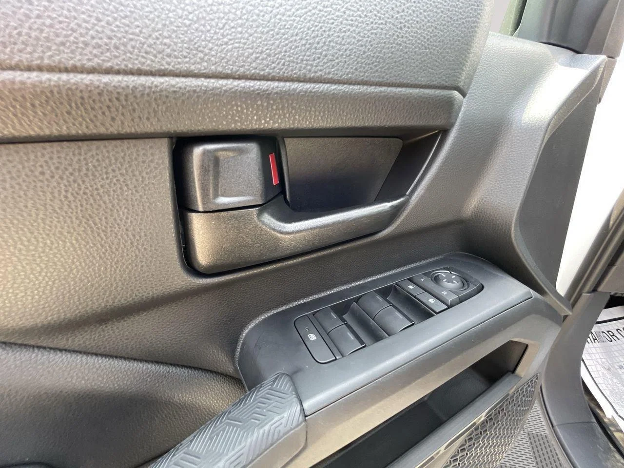 2025 Toyota Tacoma SR5 - Photo 14