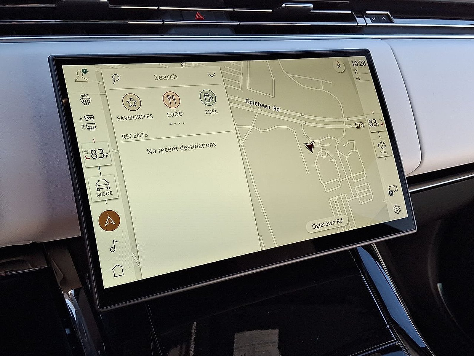 New 2025 Fuji White - 1AA Land Rover Dynamic SE image 24
