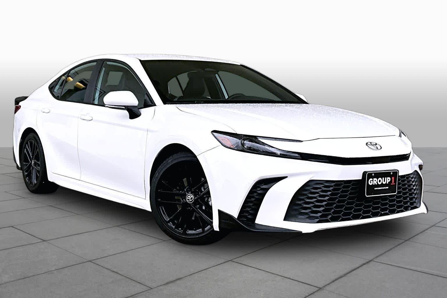 Used 2025 Ice Cap Toyota SE image 3