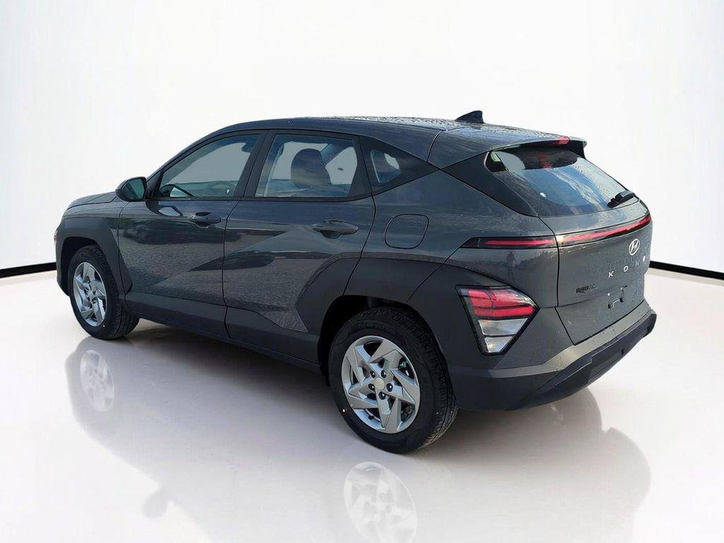 New 2027 Gray Hyundai SE FWD image 7