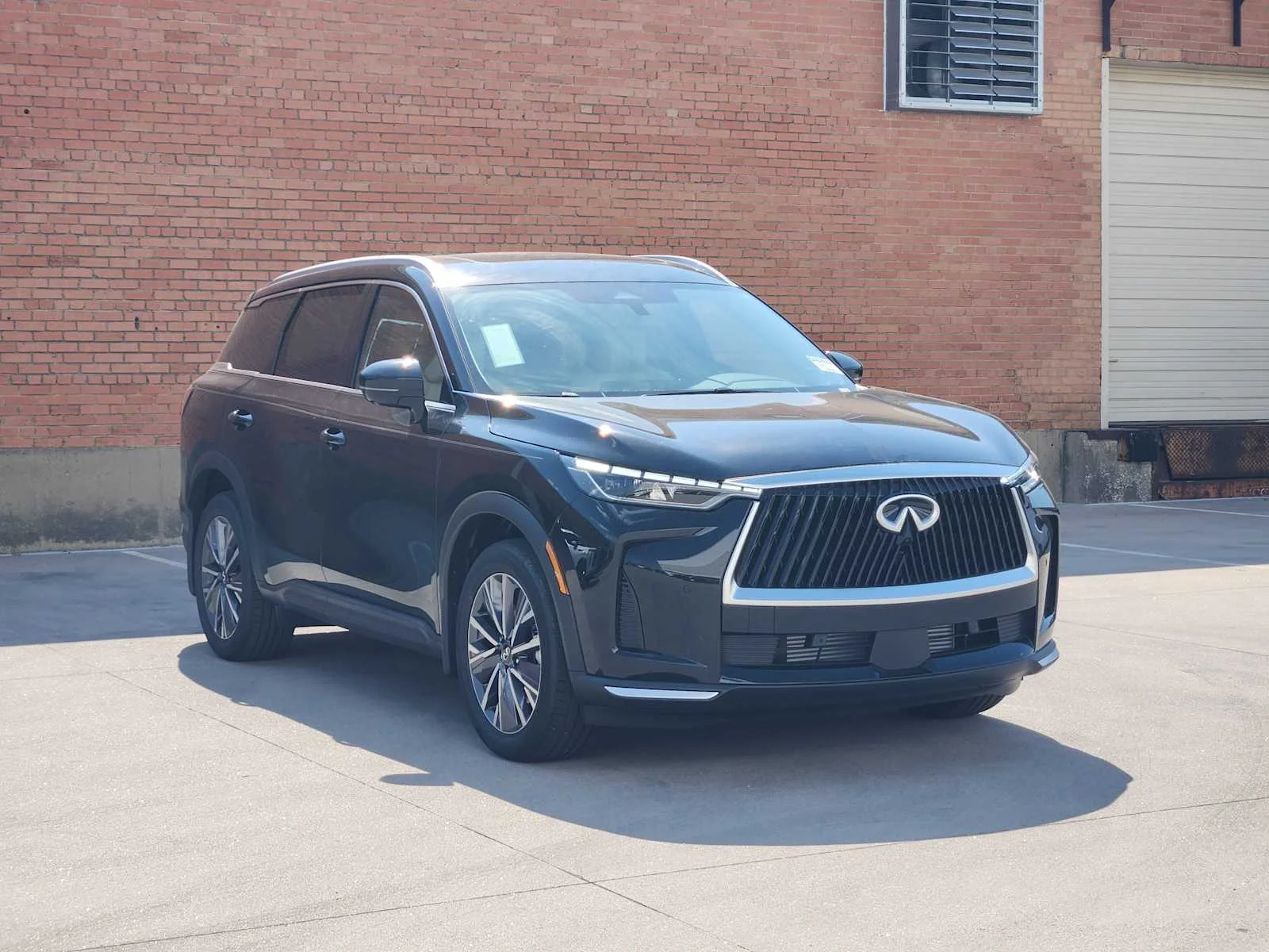 New 2027 MINERAL BLACK INFINITI Luxe AWD image 2