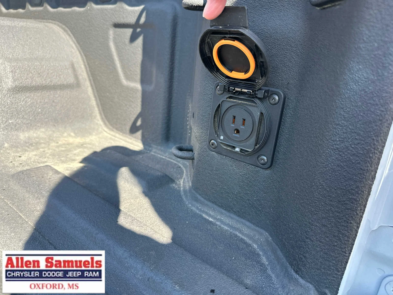 Used 2024 Summit White Chevrolet RST image 44
