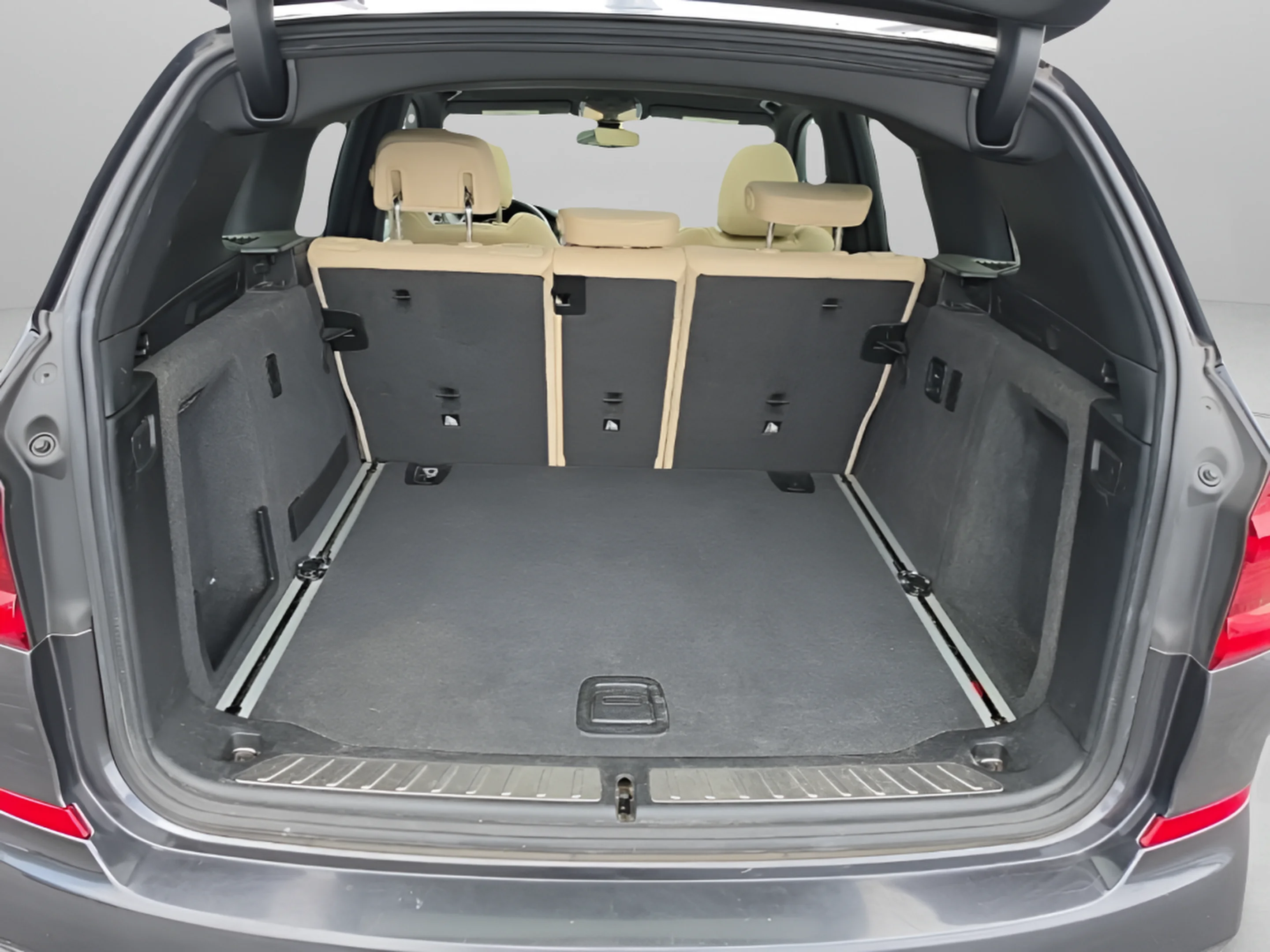 Used 2015 Gray Ford SE image 37