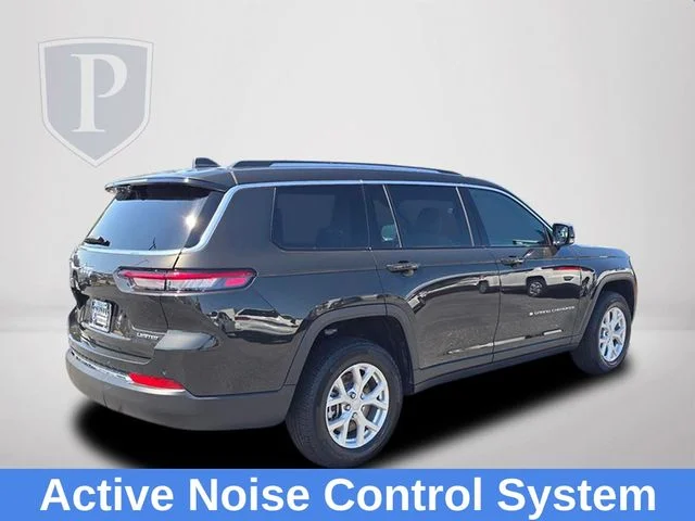 Used 2023  Jeep Limited image 5