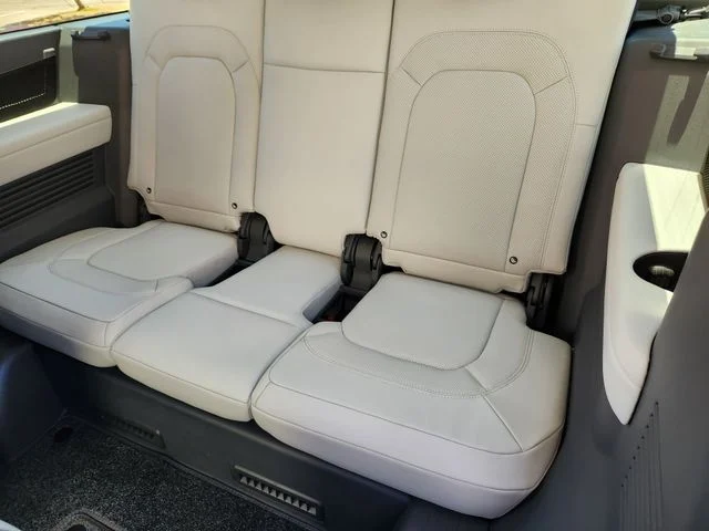 2025 Land Rover Defender X-Dynamic SE - Photo 21