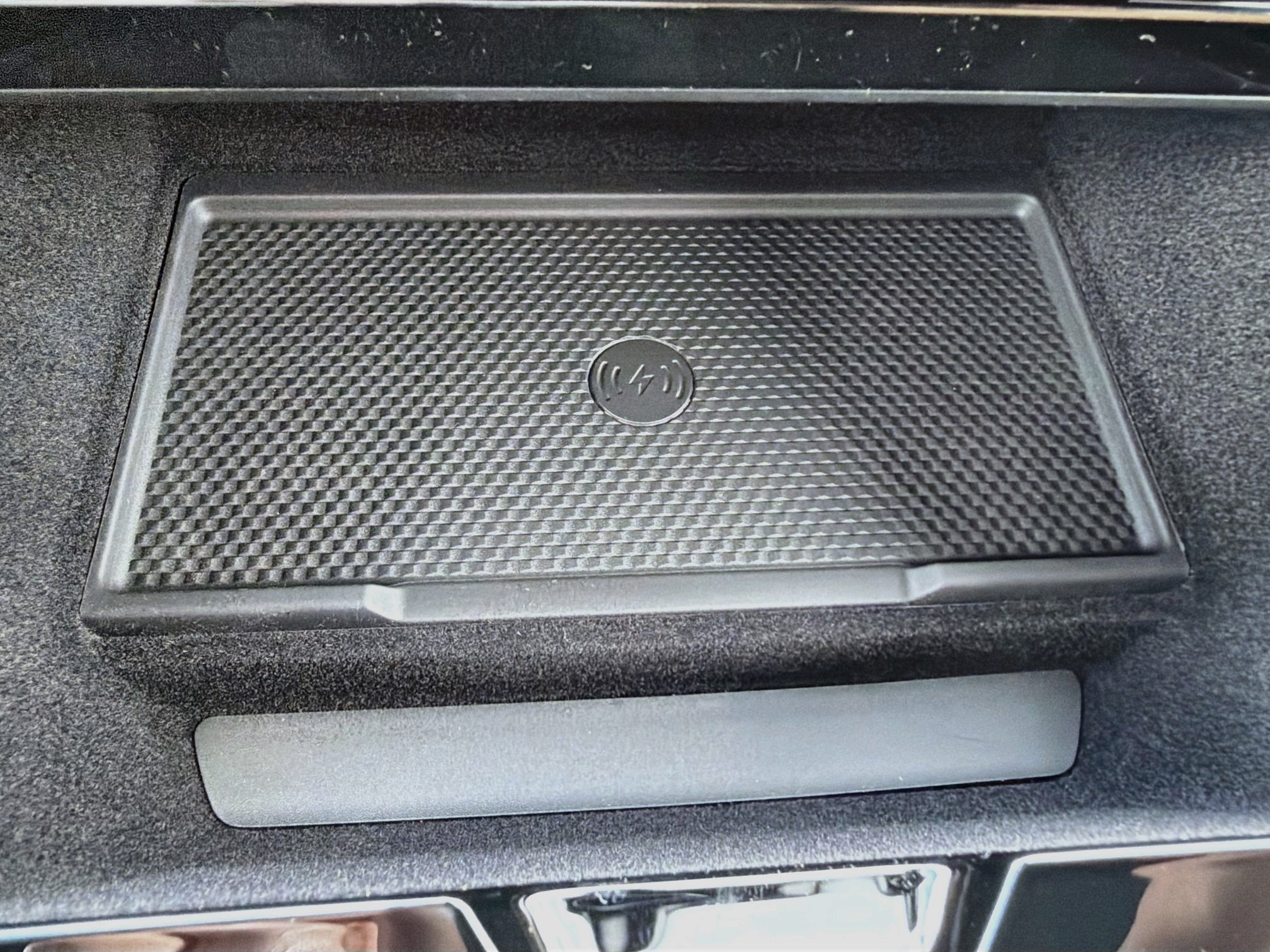 New 2026 Santorini Black LAND ROVER Dynamic SE image 32
