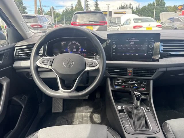 Used 2025  Volkswagen SE image 21