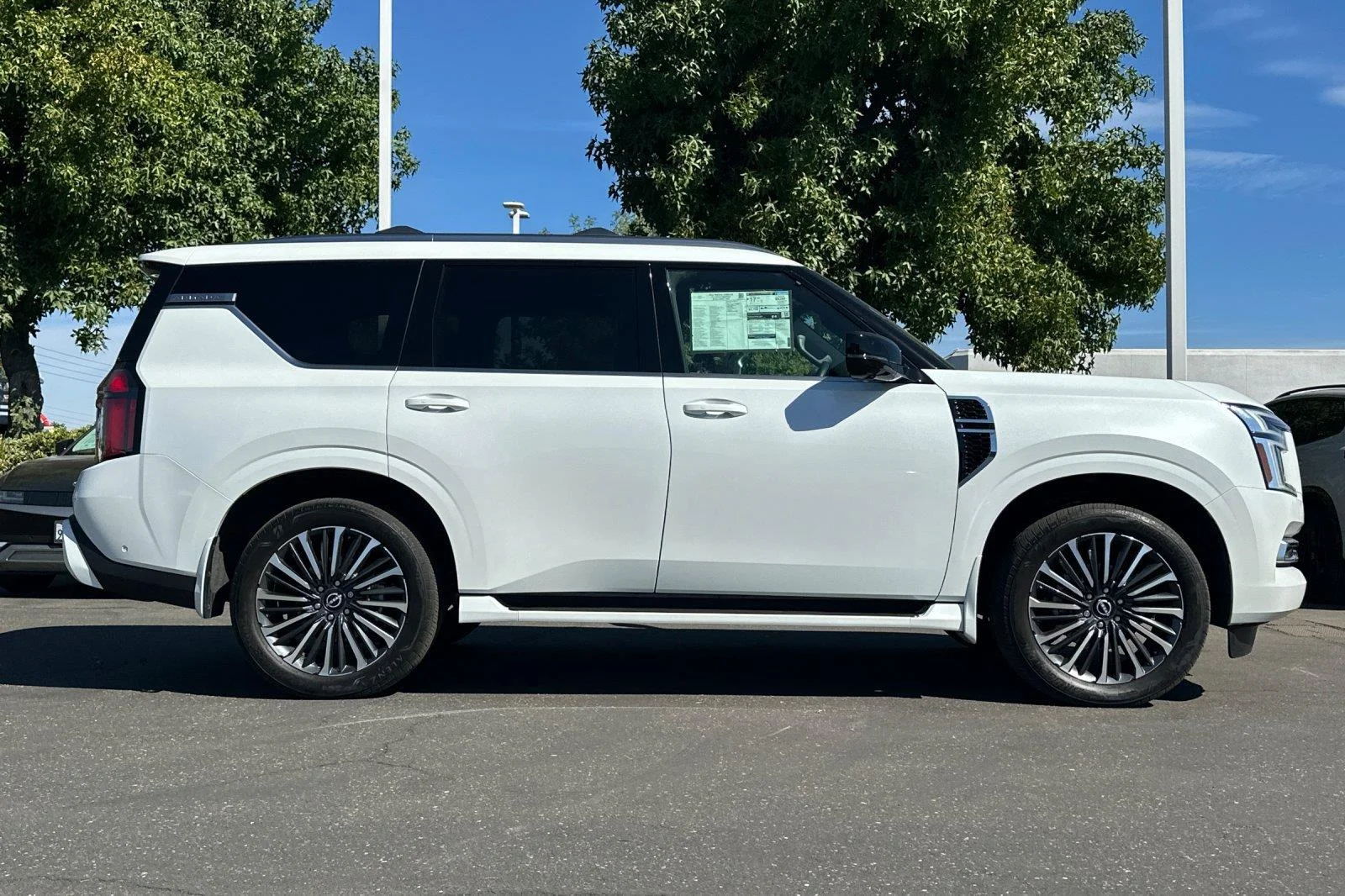 New 2025 Everest White Pearl Nissan Platinum Reserve image 3