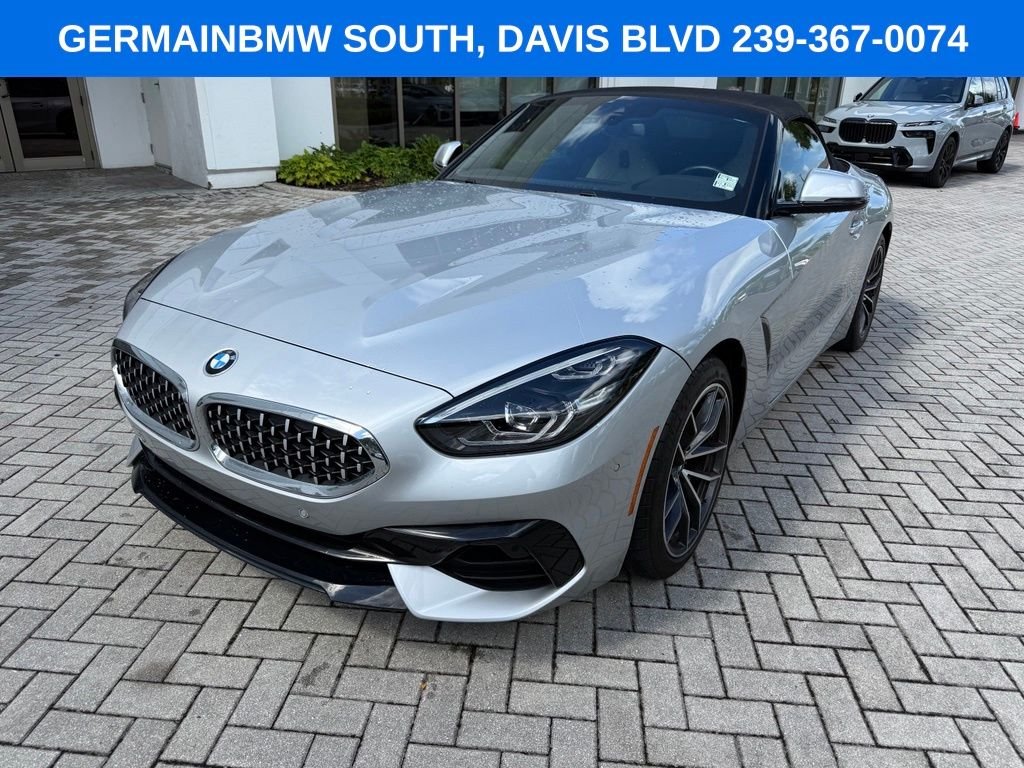 Used 2021 Glacier Silver Metallic BMW sDrive30i image 1