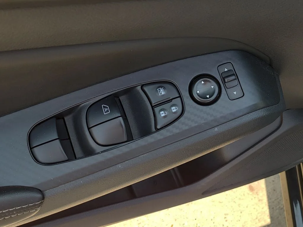Used 2025 Black Nissan 2.5 SV image 19