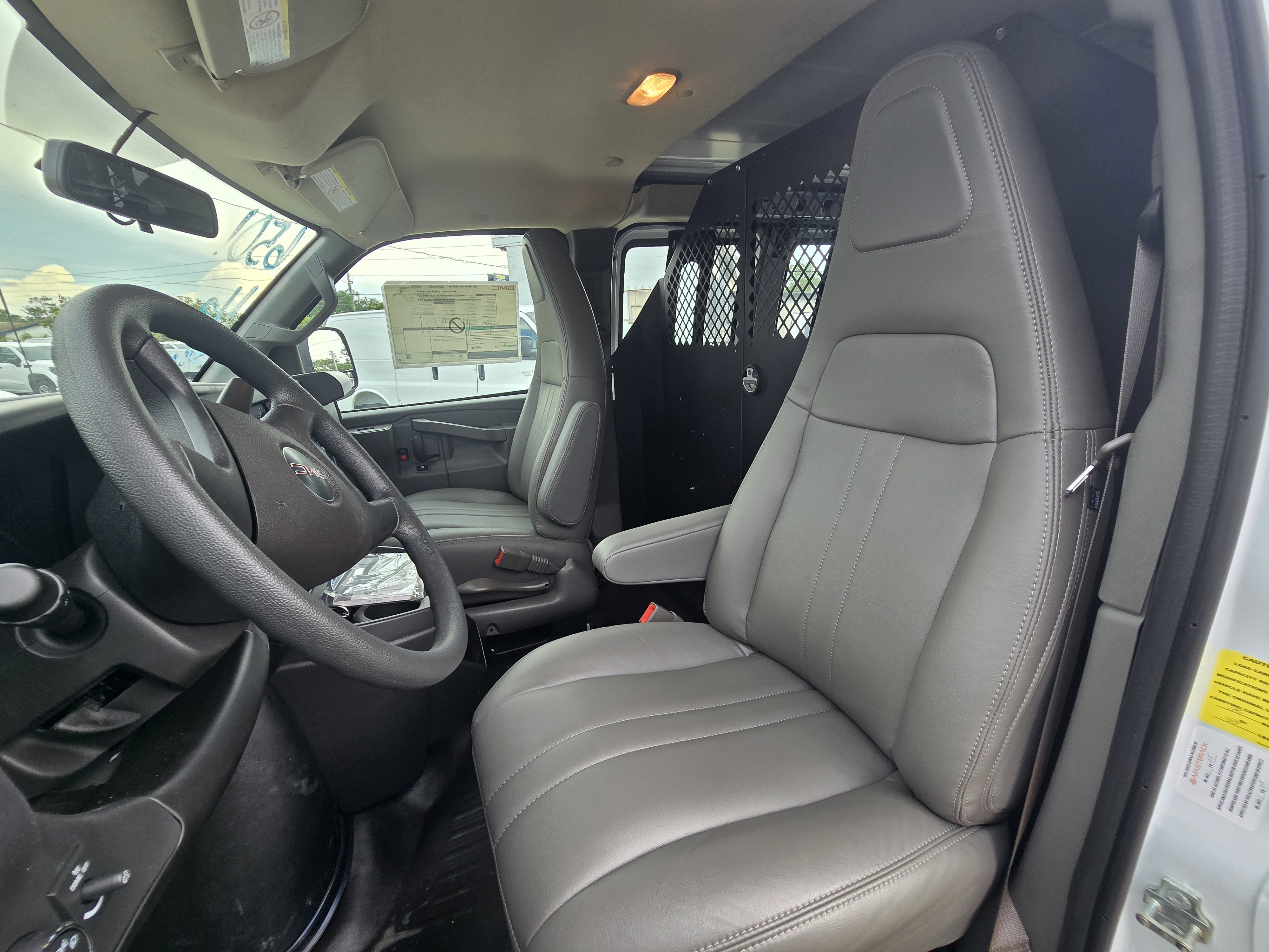 2025 GMC Savana Cargo Work Van - Photo 17