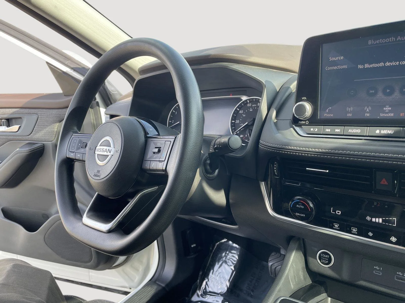 Used 2021 Pearl White Tricoat Nissan SV image 27