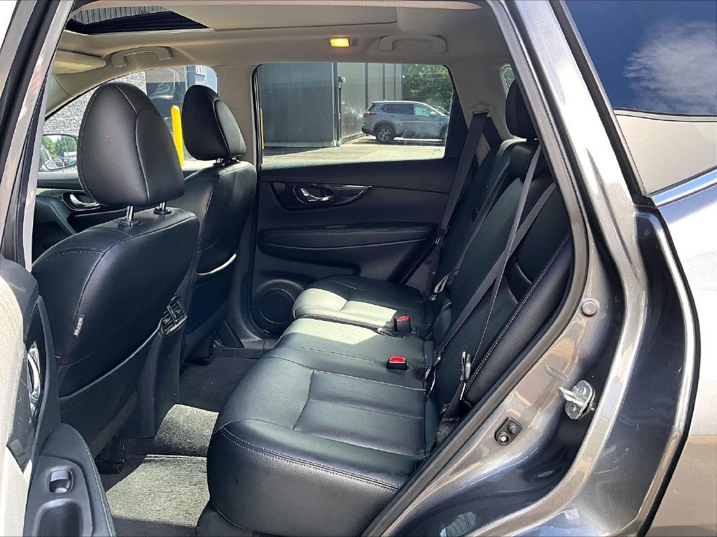 Used 2020 Gray Nissan SL image 15