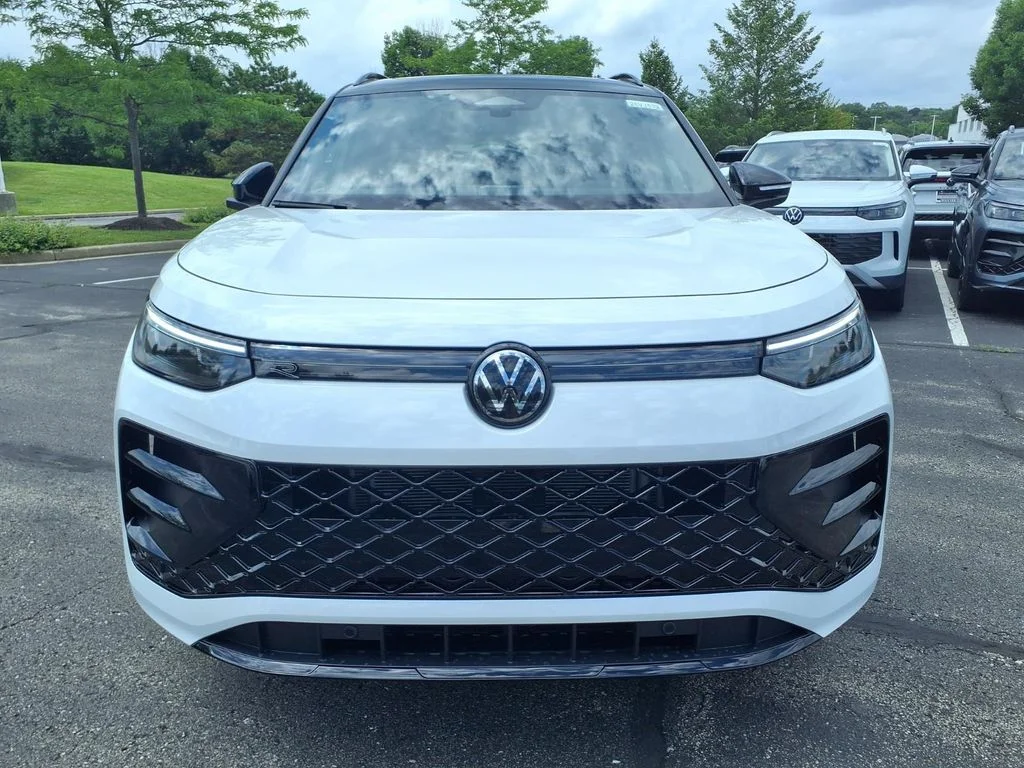 New 2026 Opal White with Deep Black Roof Volkswagen 2.0T SE R-Line Black image 7