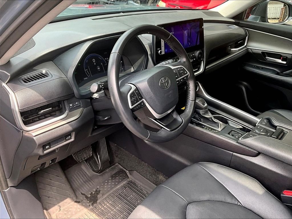 Used 2025 White Toyota XLE image 8