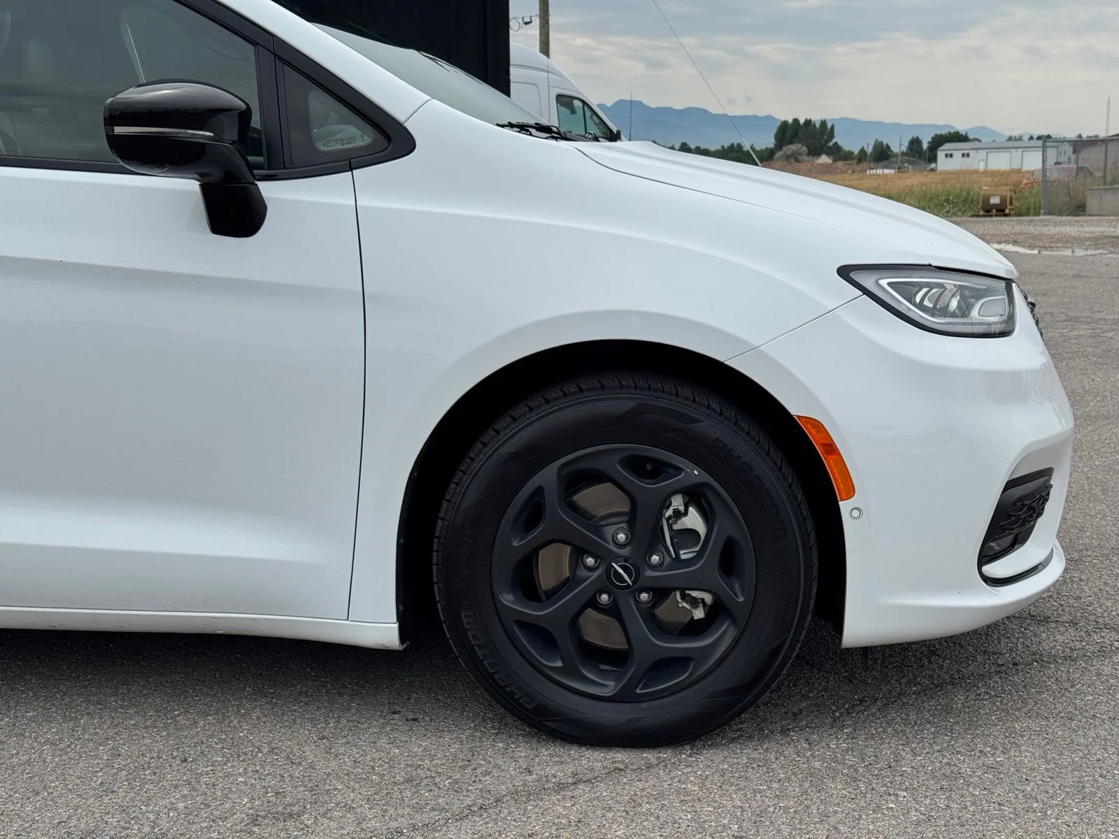 Used 2024 White Chrysler Select S Appearance image 3