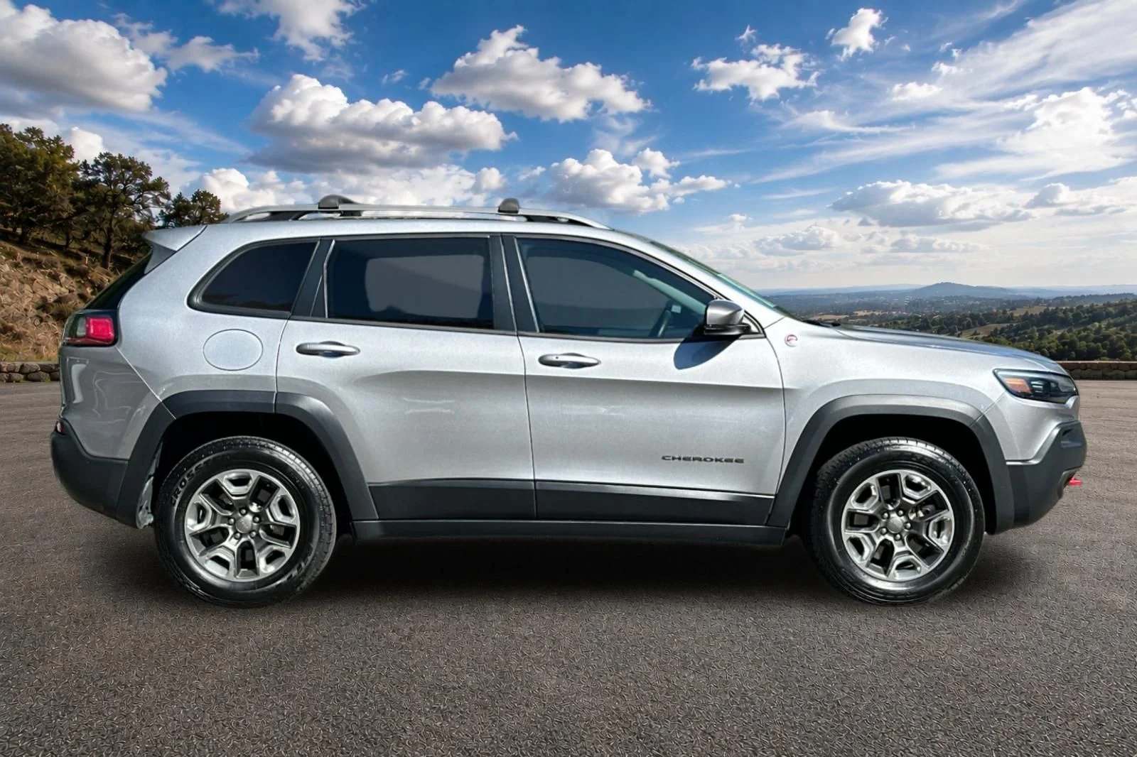 Used 2019 Billet Silver Metallic Clearcoat Jeep Trailhawk image 3