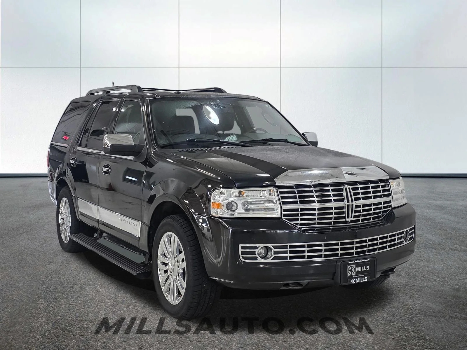 Used 2010 Tuxedo Black Metallic Lincoln Base image 11