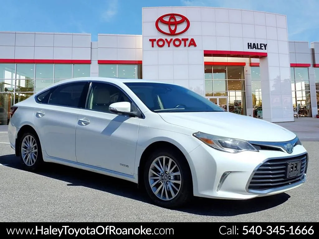 2018 Toyota Avalon Limited Hybrid's photo