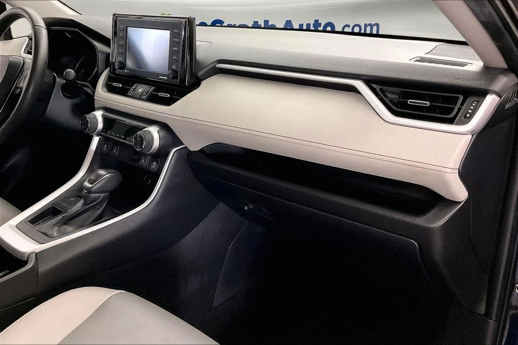 Used 2022 Blue Toyota XLE Premium image 21
